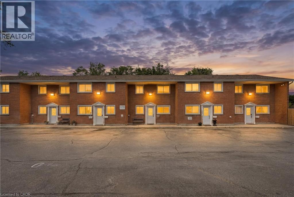 48 Windom Road Unit# I, Kitchener, ON - Outdoor