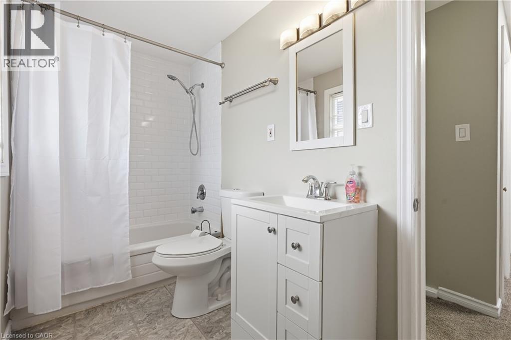 48 Windom Road Unit# I, Kitchener, ON - Indoor Photo Showing Bathroom