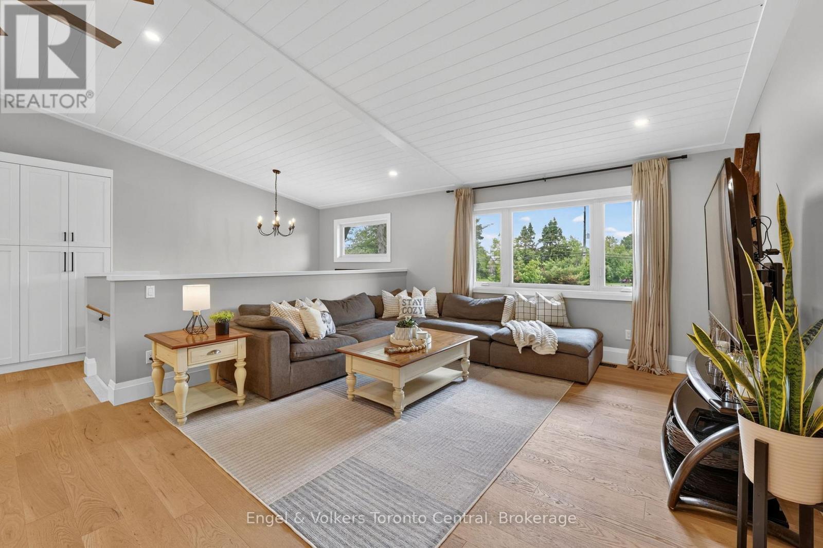 Open Concept Living Spaces - 1093 Highway 141 Drive, Seguin, ON