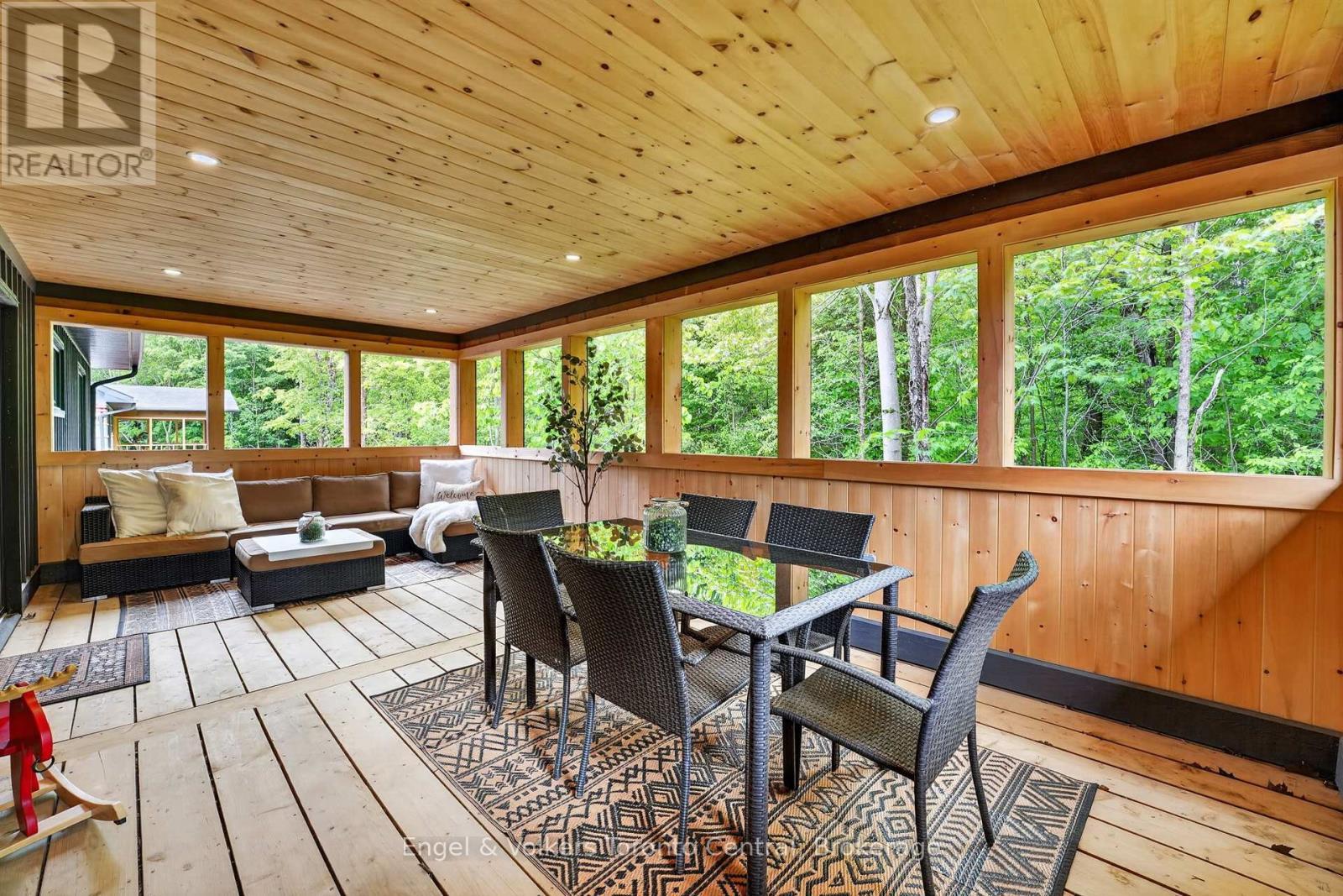 large outdoor livng space - 1093 Highway 141 Drive, Seguin, ON