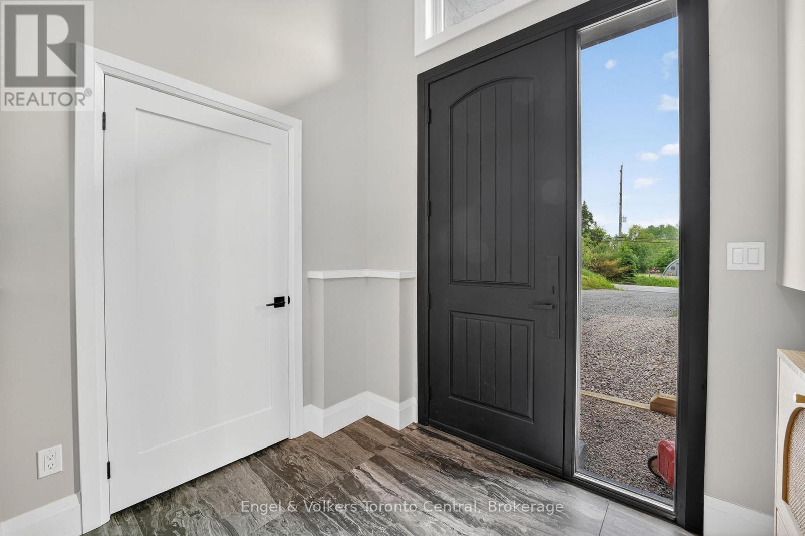 Impressive and Bright Front Entry - 1093 Highway 141 Drive, Seguin, ON