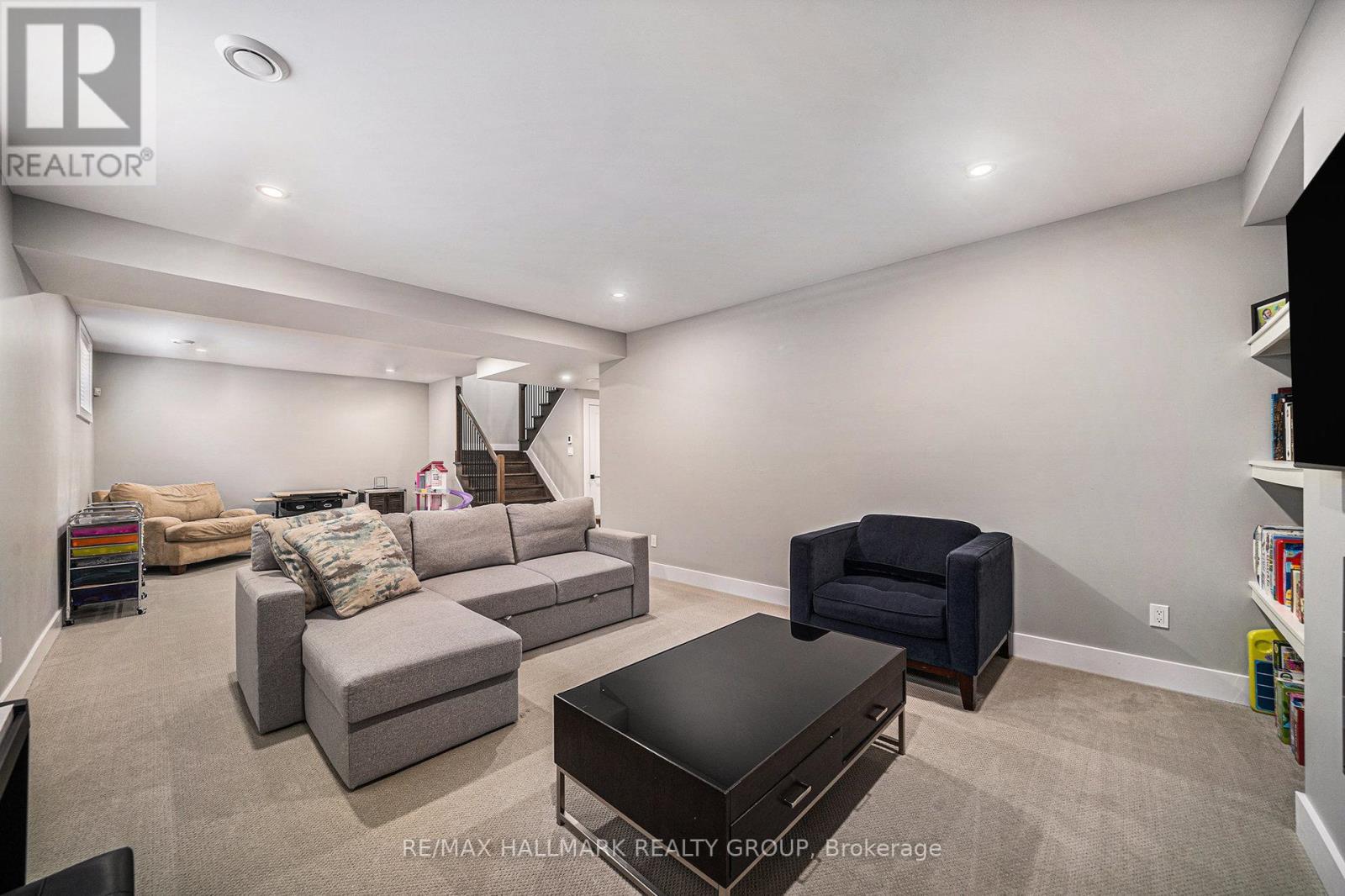 17 Leeming Drive, Ottawa, ON