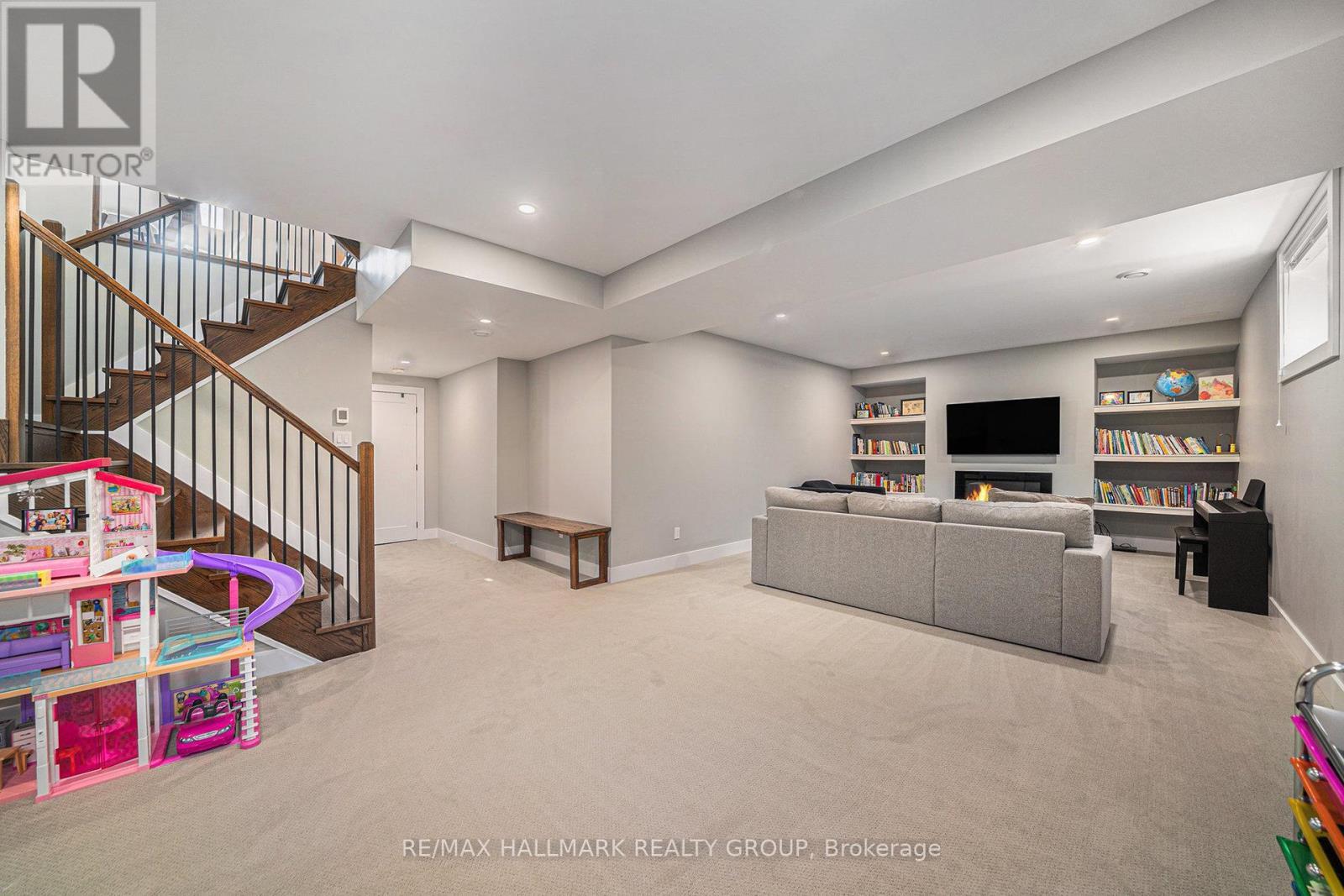 17 Leeming Drive, Ottawa, ON