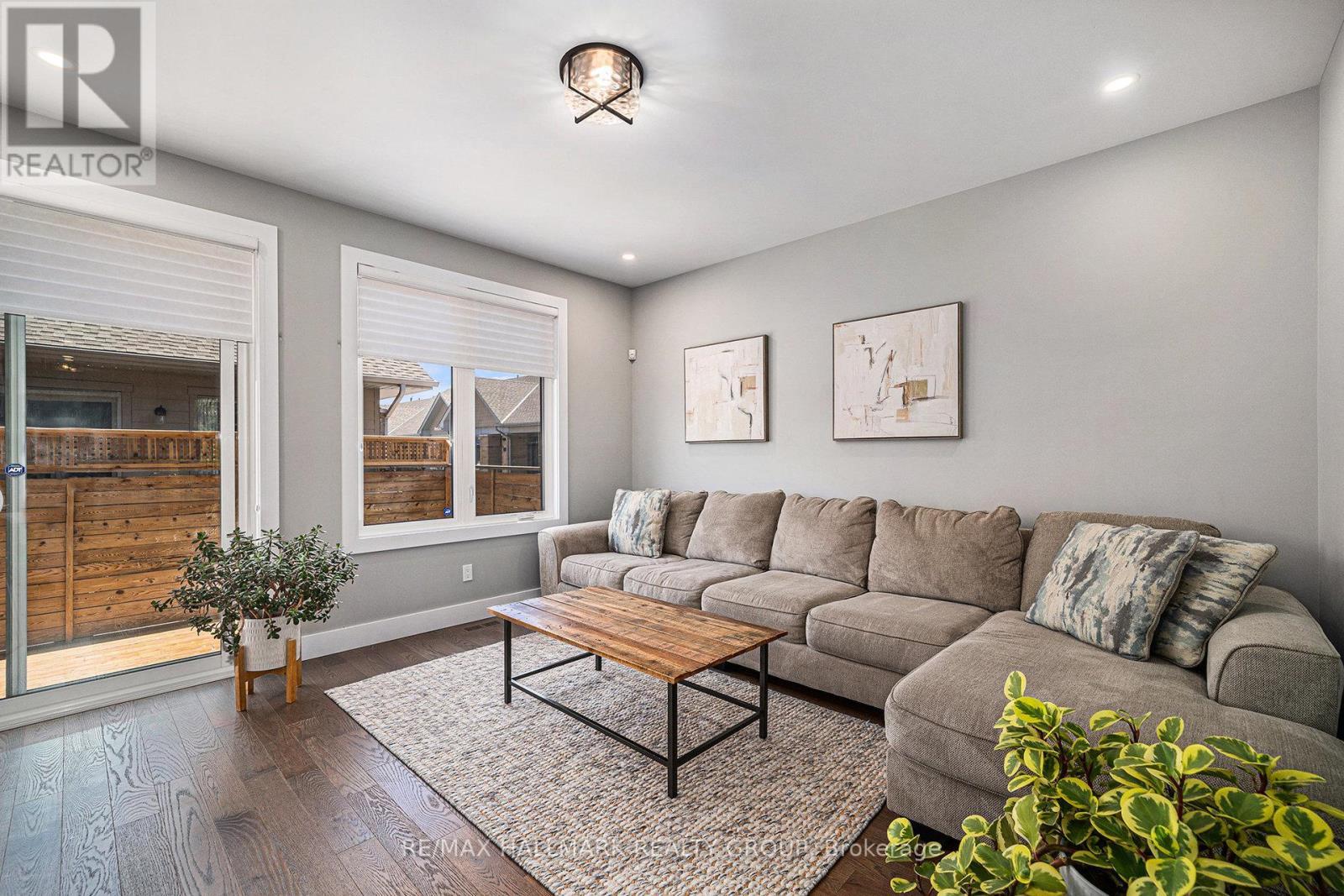 17 Leeming Drive, Ottawa, ON