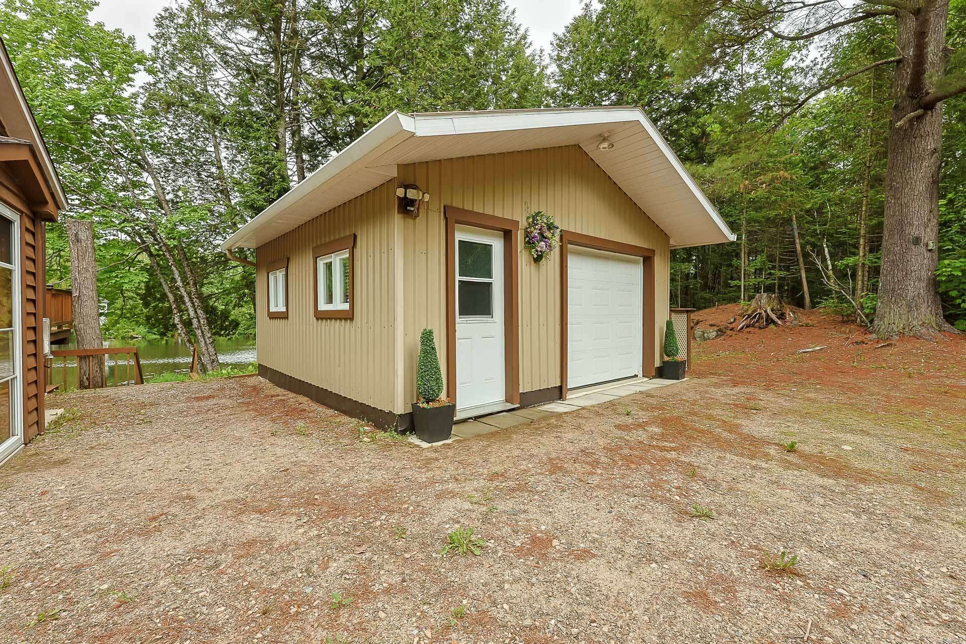 Garage - 24 - 26 Ch. Des Écureuils, Ripon, QC
