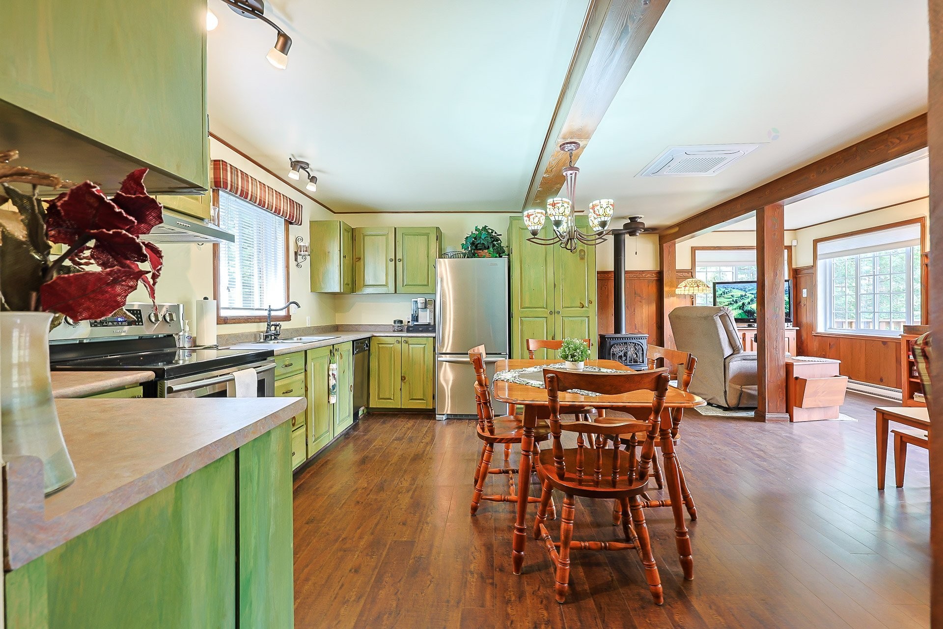 Salle à manger - 24 - 26 Ch. Des Écureuils, Ripon, QC