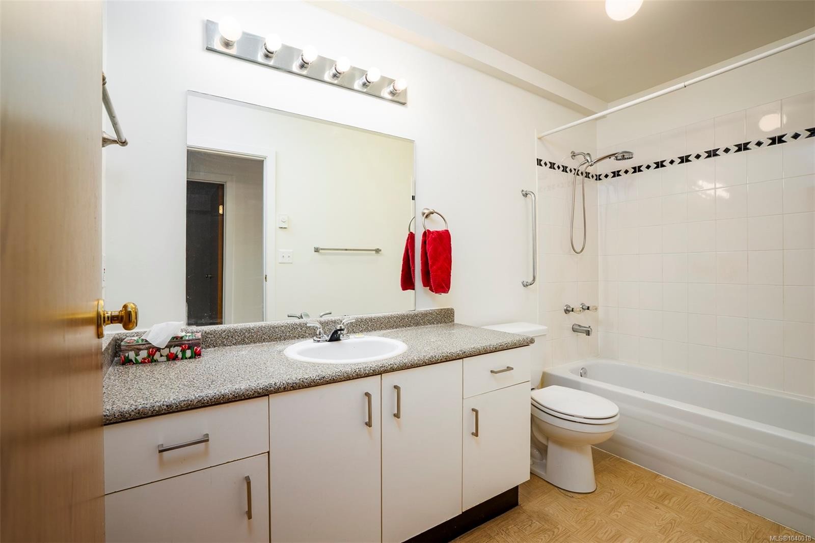 #204-9916 Daniel St, Chemainus, BC