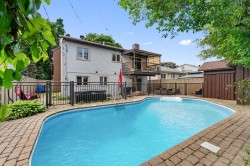 Pool -
