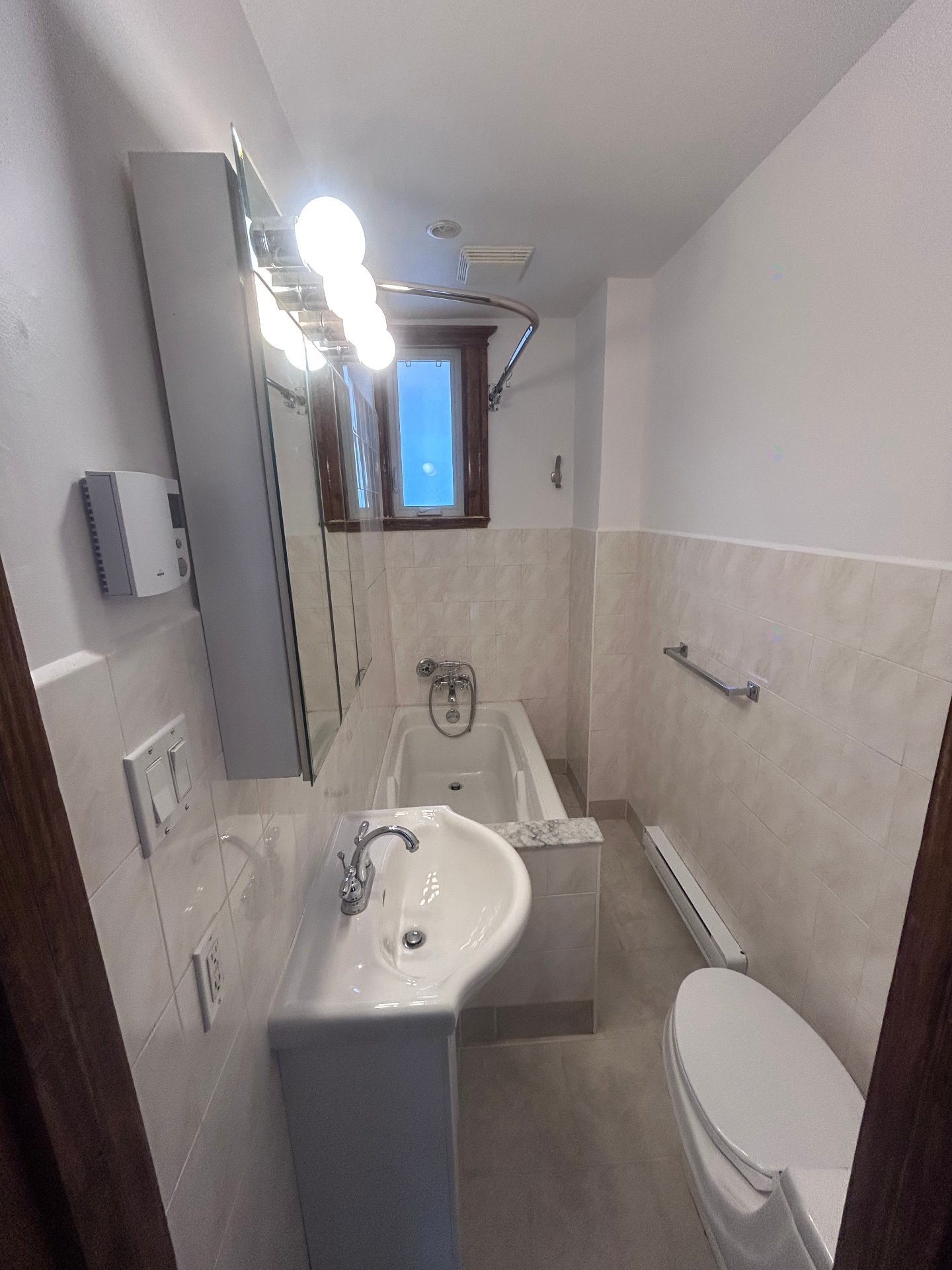 Bathroom - 8502 Rue Drolet, Montréal (Villeray/Saint-Michel/Parc-Extension), QC - Indoor Photo Showing Bathroom