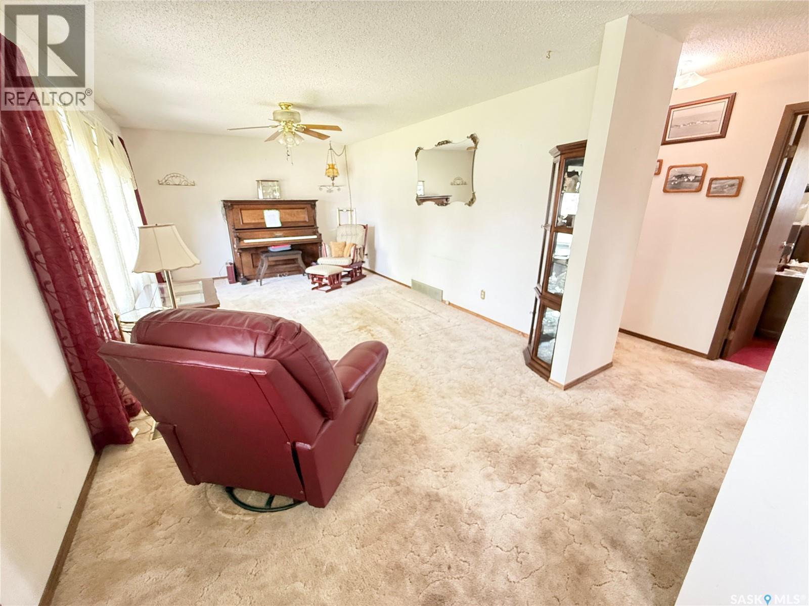 722 Washington Drive, Weyburn, SK