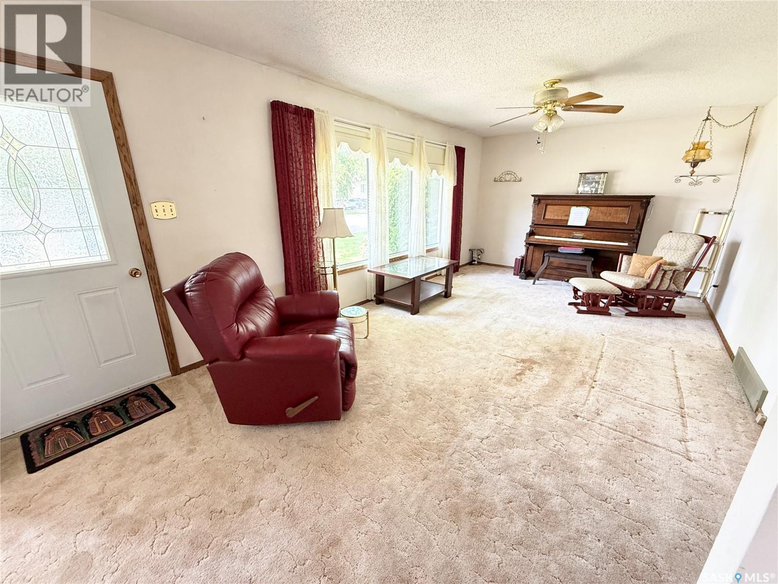 722 Washington Drive, Weyburn, SK