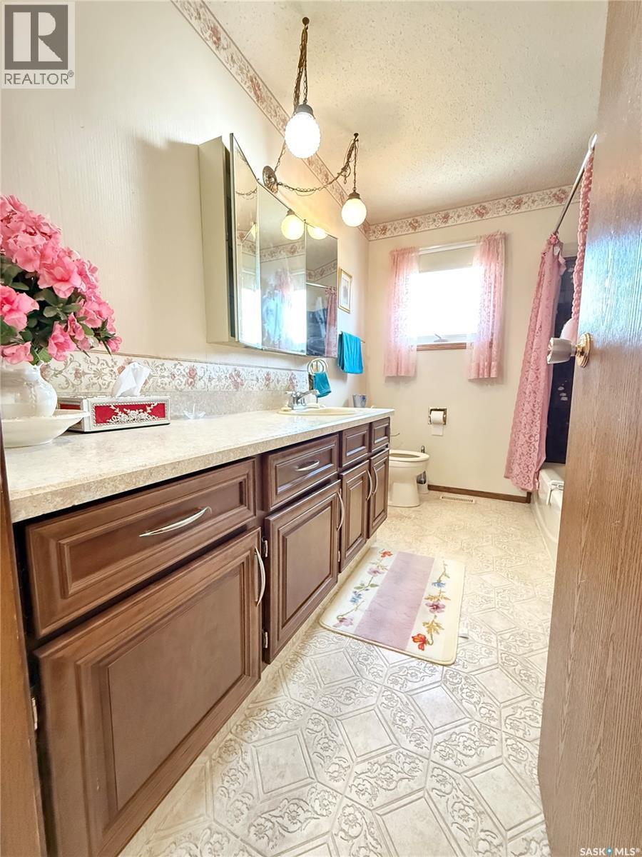 722 Washington Drive, Weyburn, SK