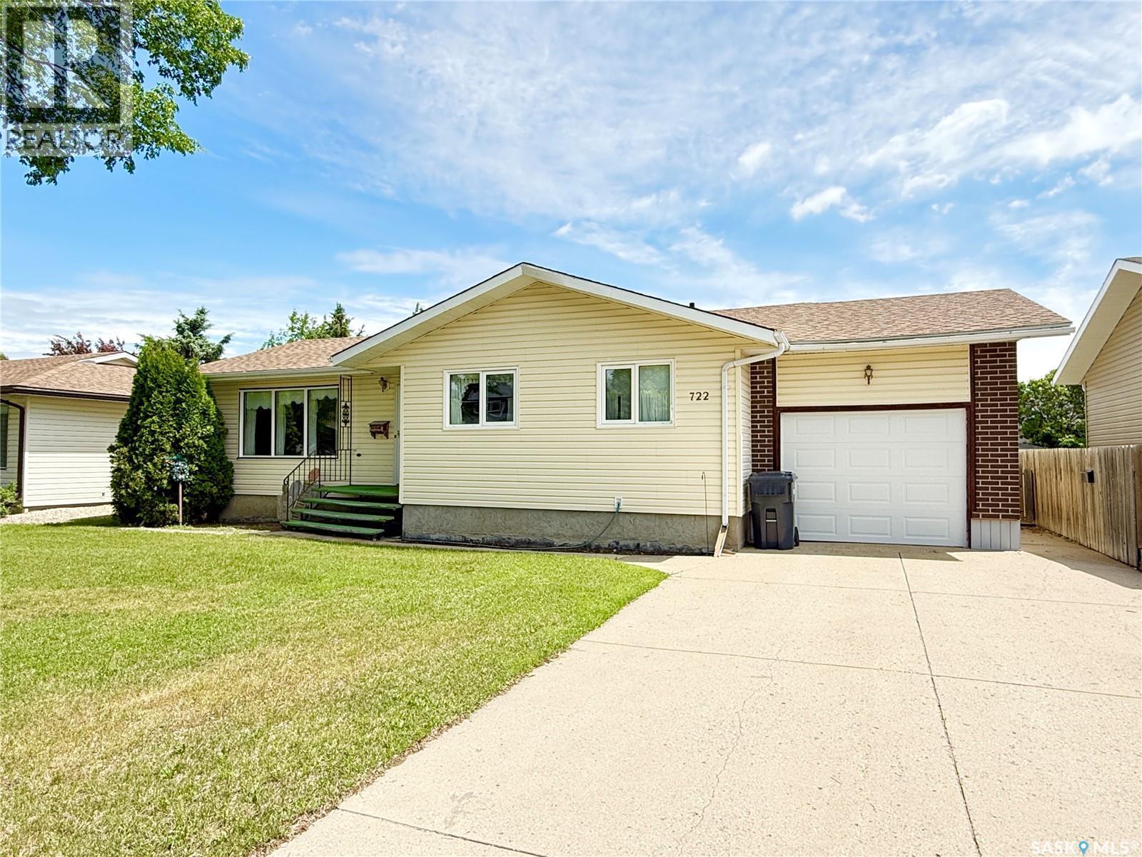 722 Washington Drive, Weyburn, SK