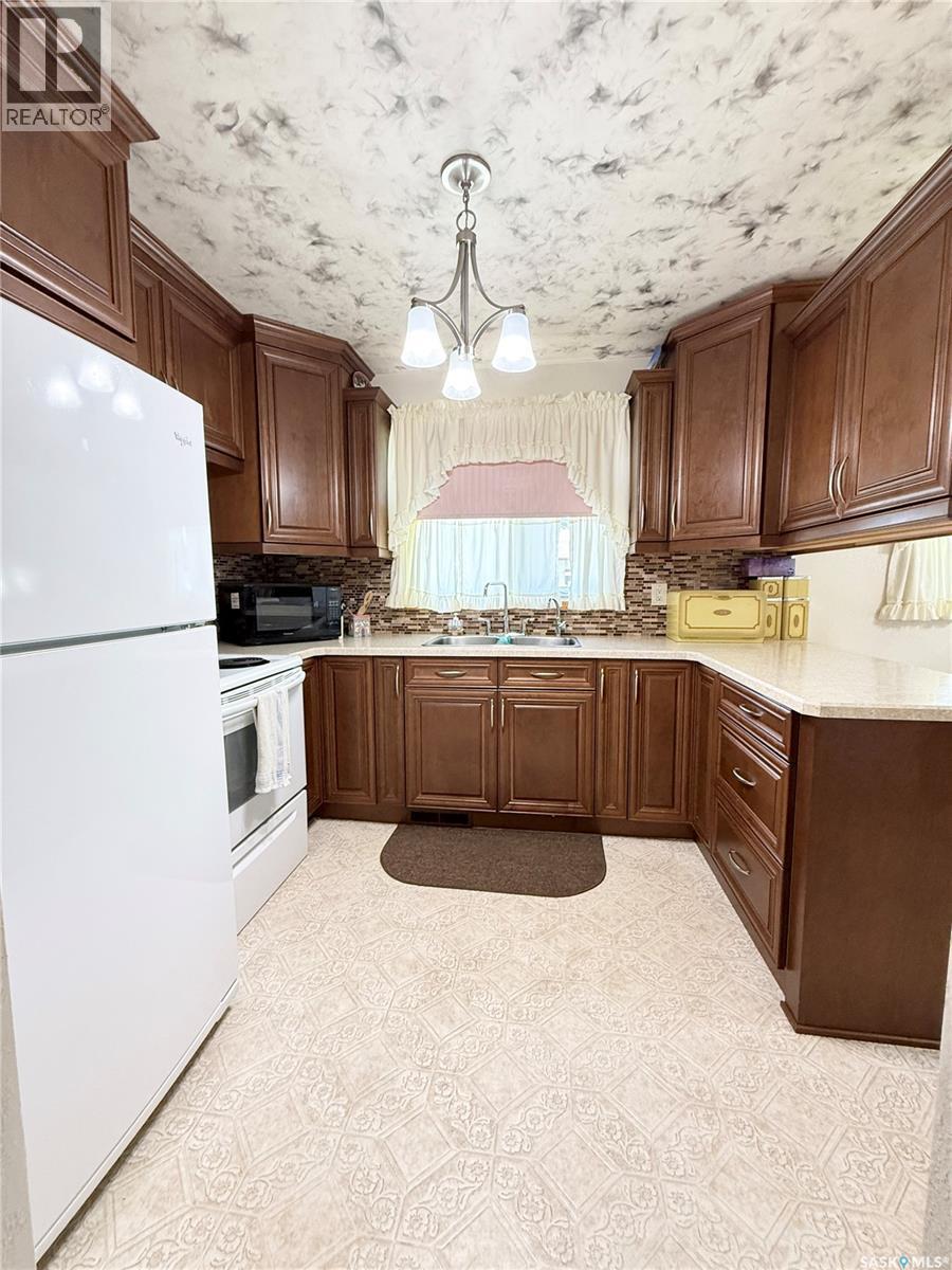 722 Washington Drive, Weyburn, SK