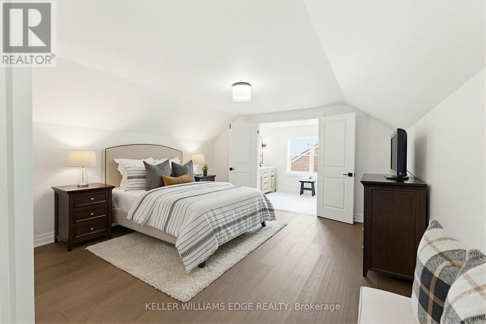 586 Woodland Avenue, Burlington, ON