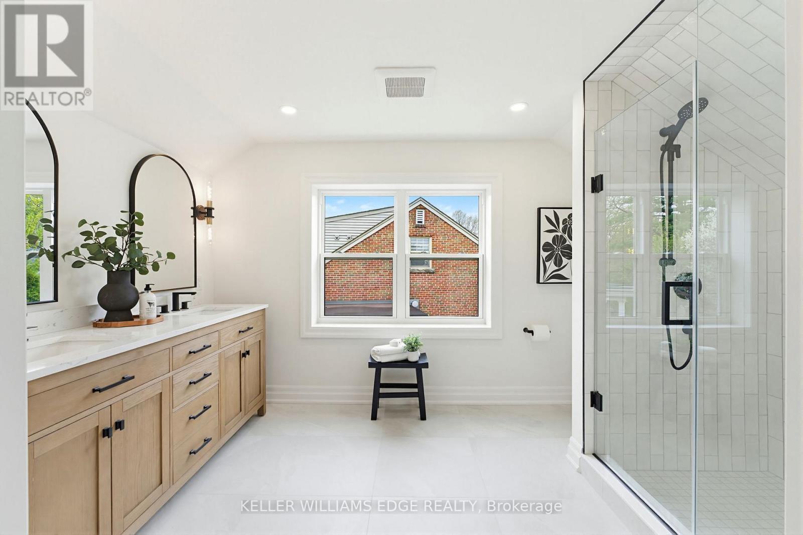 586 Woodland Avenue, Burlington, ON