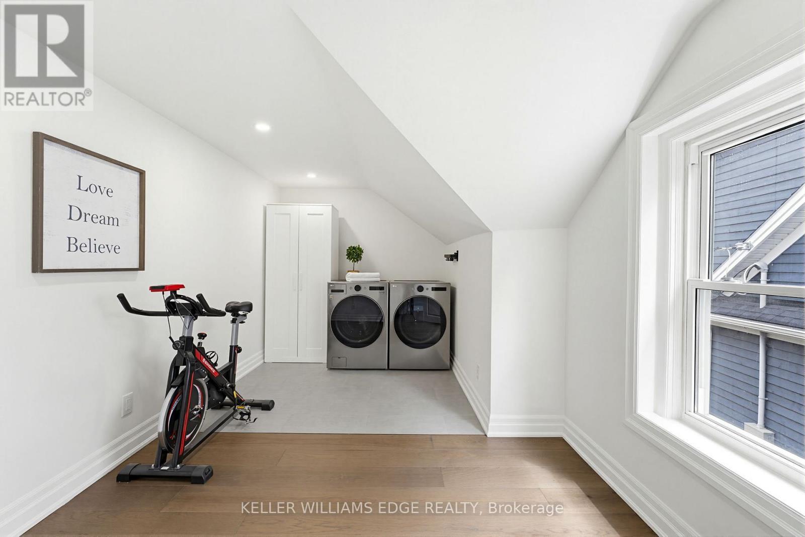 586 Woodland Avenue, Burlington, ON
