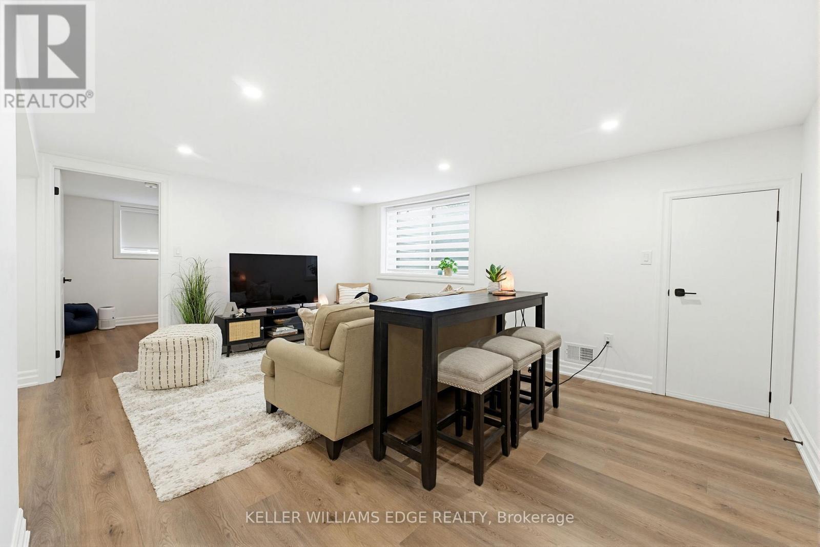 586 Woodland Avenue, Burlington, ON
