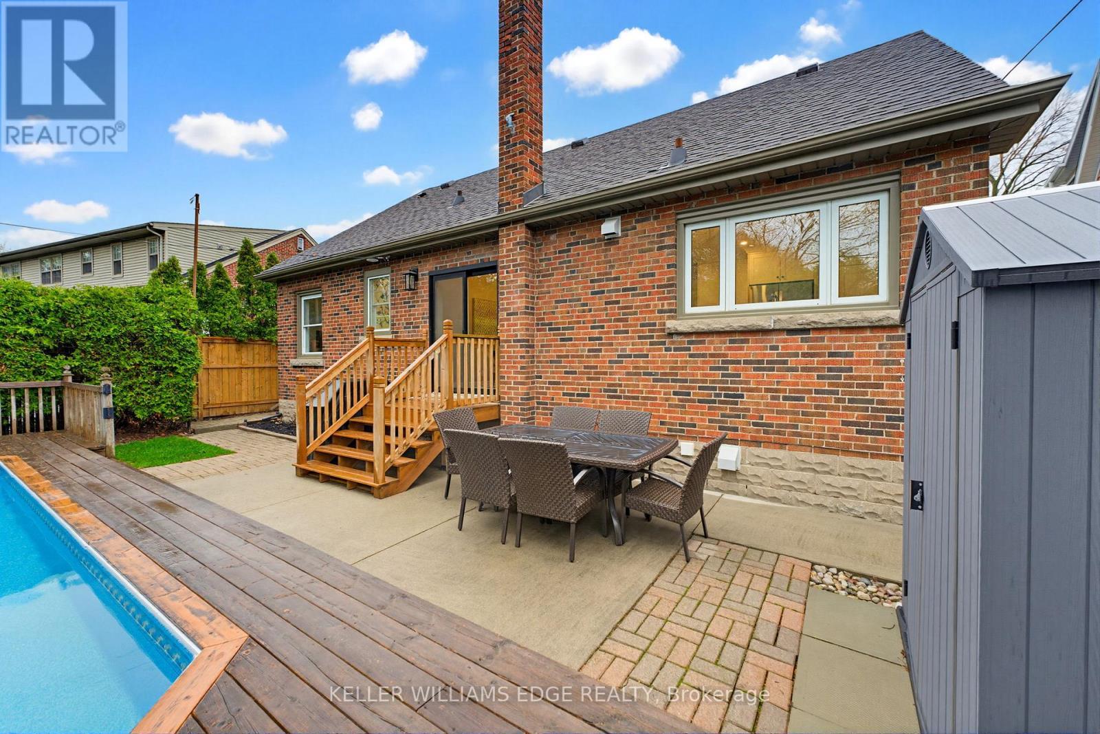 586 Woodland Avenue, Burlington, ON