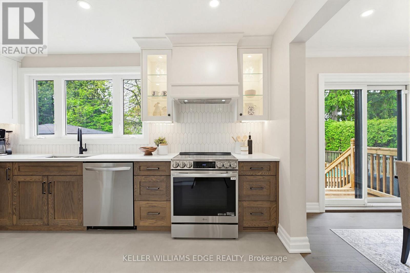 586 Woodland Avenue, Burlington, ON