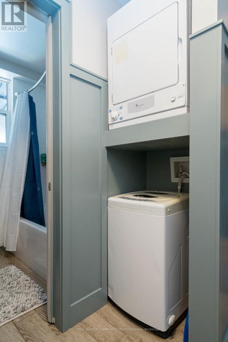 146 Forest Avenue, Hamilton, ON - Indoor Photo Showing Laundry Room