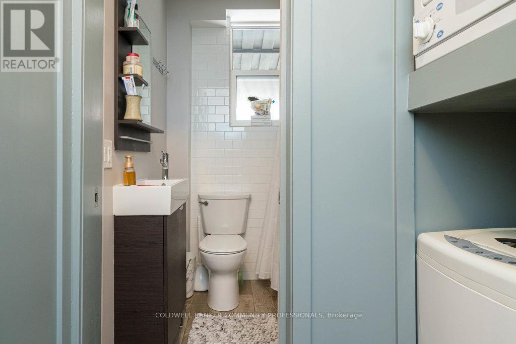 146 Forest Avenue, Hamilton, ON - Indoor Photo Showing Bathroom