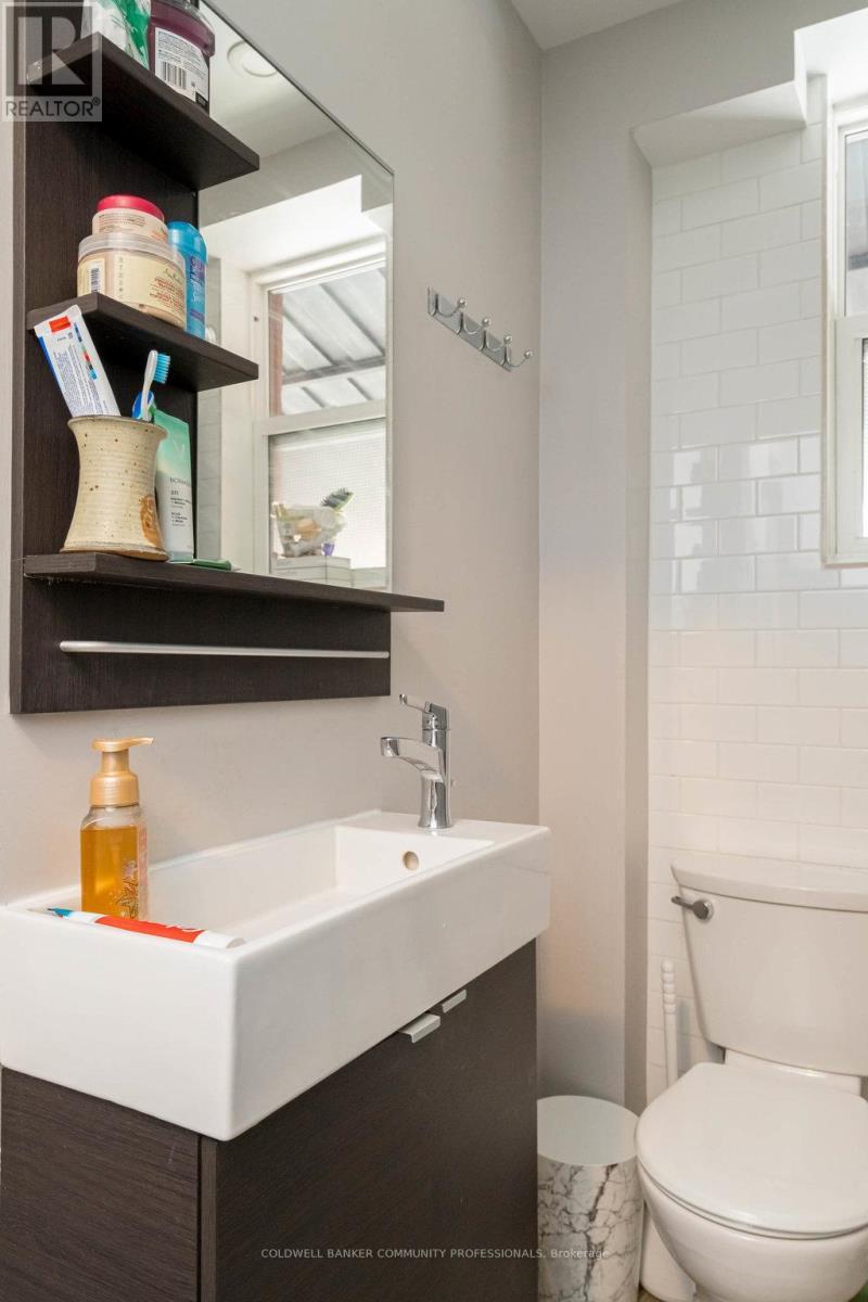 146 Forest Avenue, Hamilton, ON - Indoor Photo Showing Bathroom