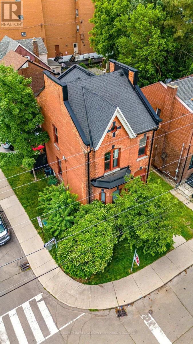 Beautiful 2 unit property. - 146 Forest Avenue, Hamilton, ON - Outdoor