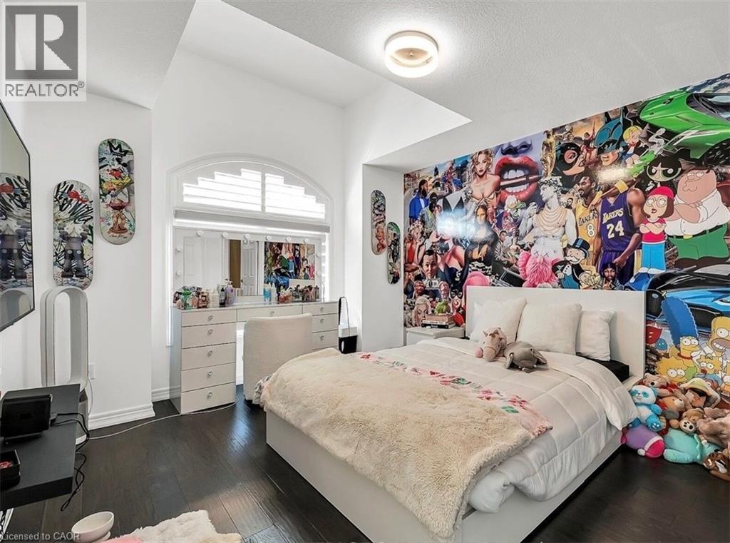 Hardwood-style flooring throughout - 137 Diiorio Circle, Ancaster, ON