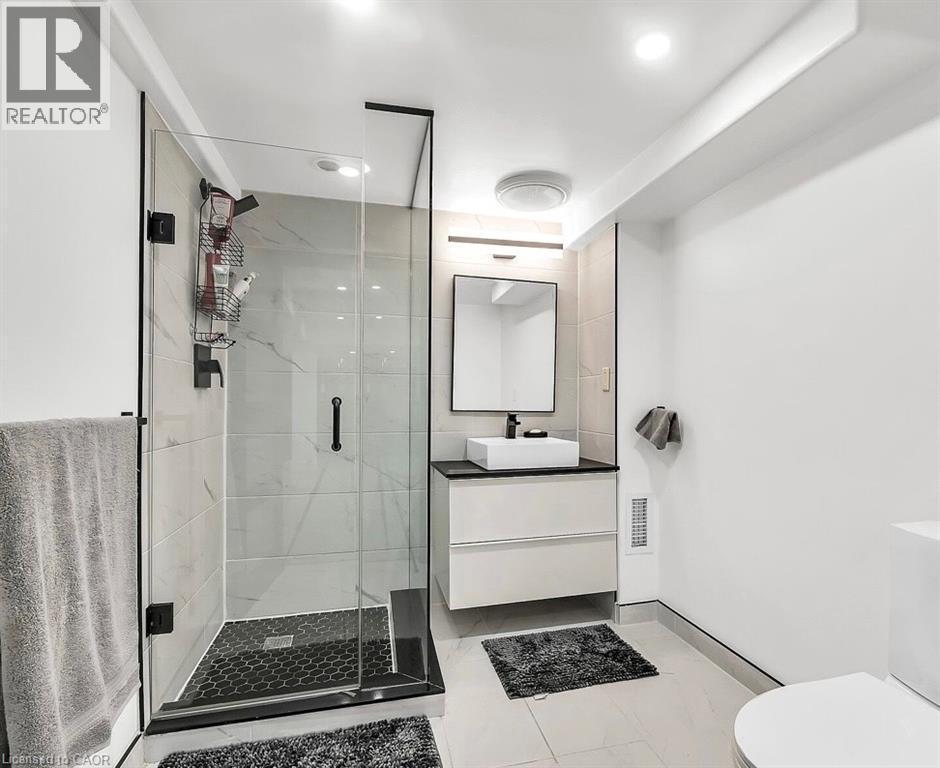 Bathroom - 137 Diiorio Circle, Ancaster, ON