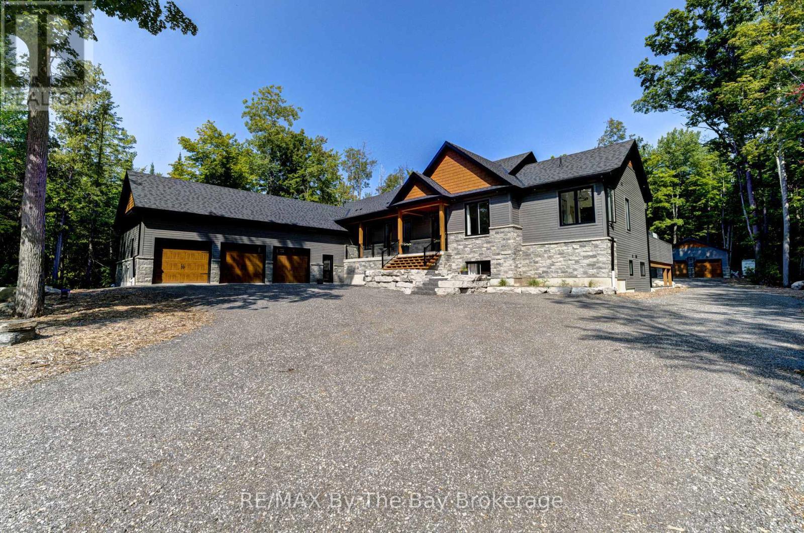 Welcome to 95 Spruce St - 95 Spruce Street, Tiny, ON
