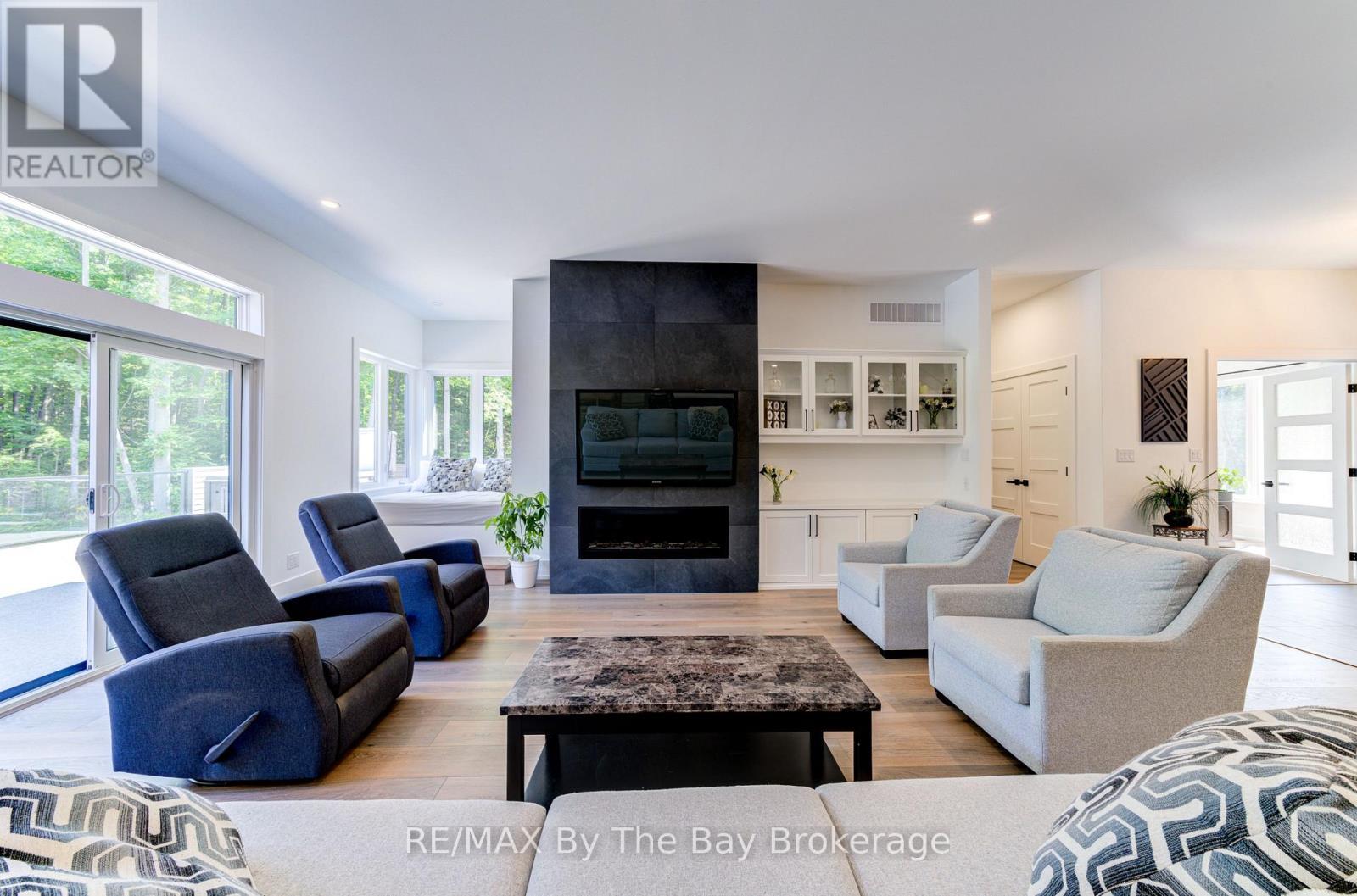 Living Room with Gas Fireplace and Reading Nook - 95 Spruce Street, Tiny, ON