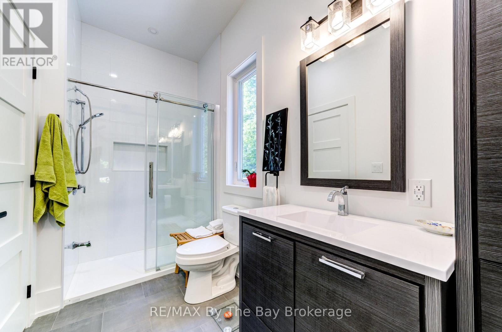 In-Lsaw Suite Bathroom - 95 Spruce Street, Tiny, ON