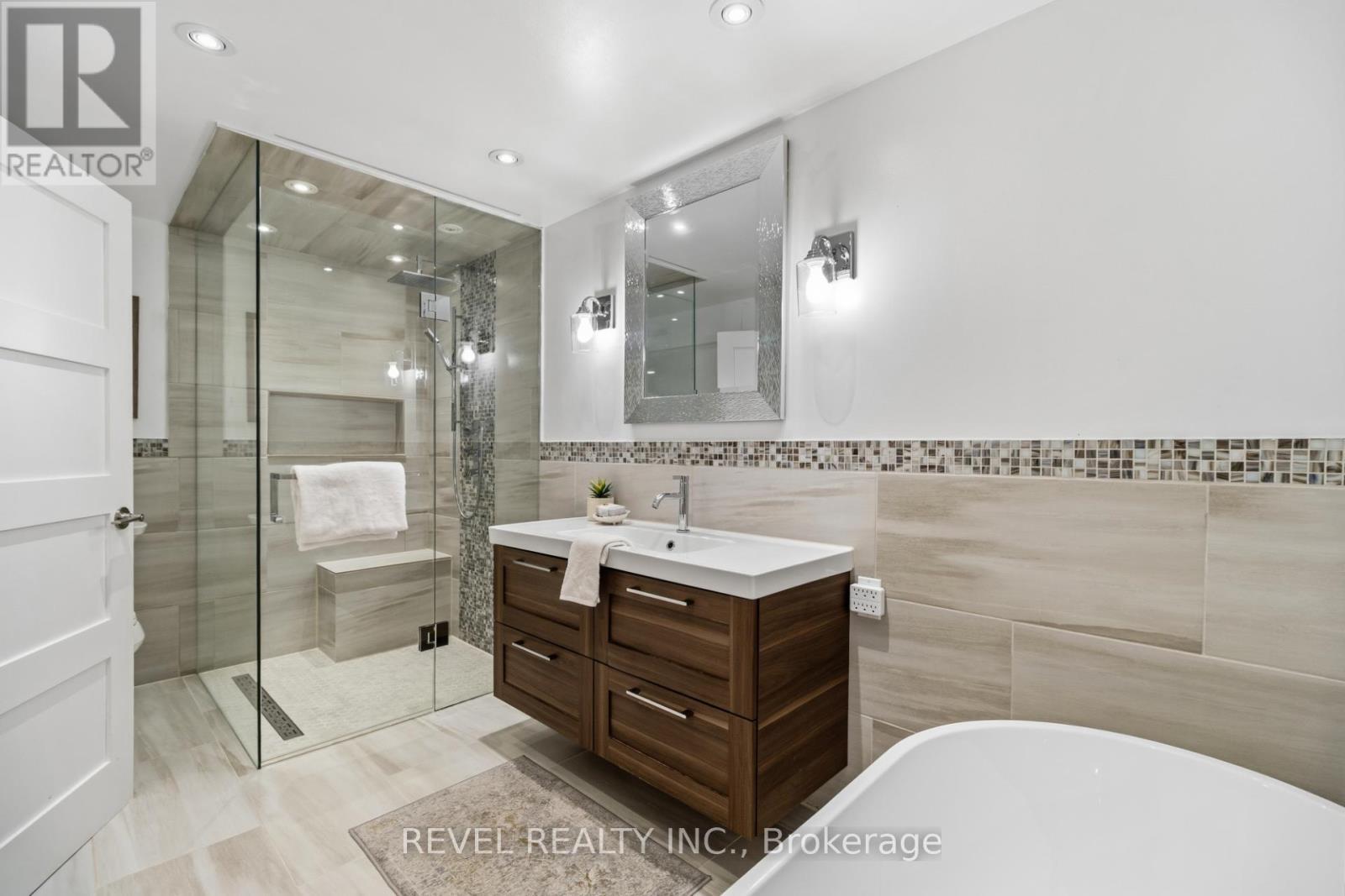 1648 Crediton Parkway, Mississauga, ON