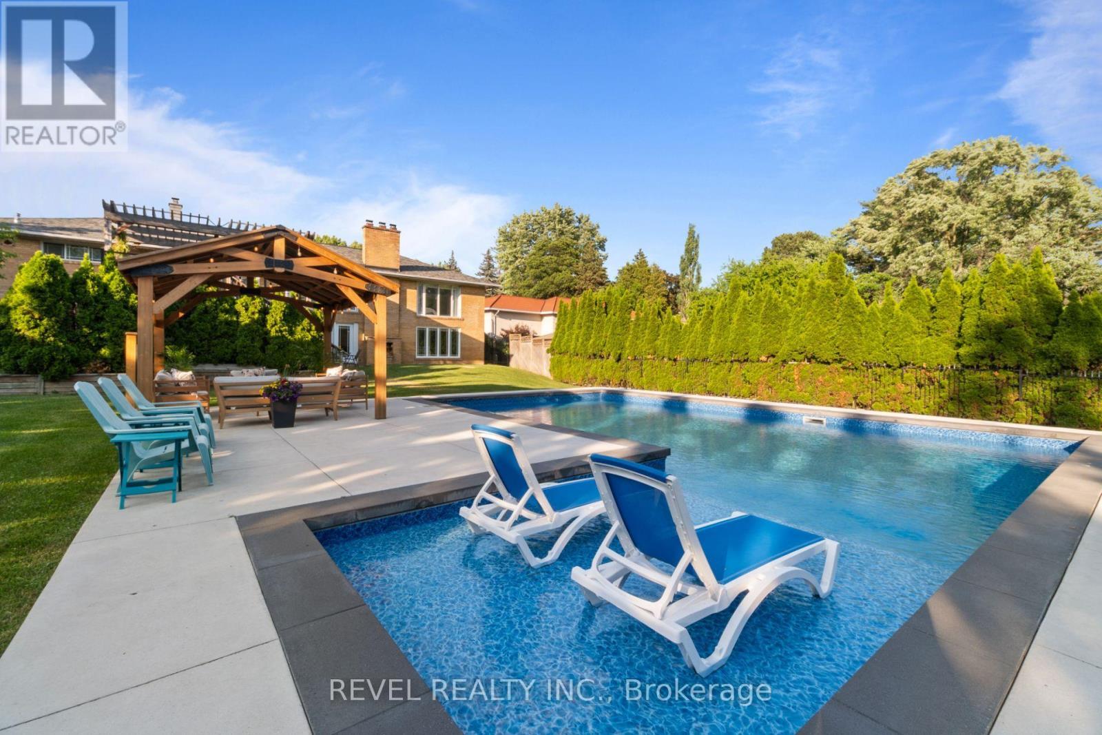 1648 Crediton Parkway, Mississauga, ON