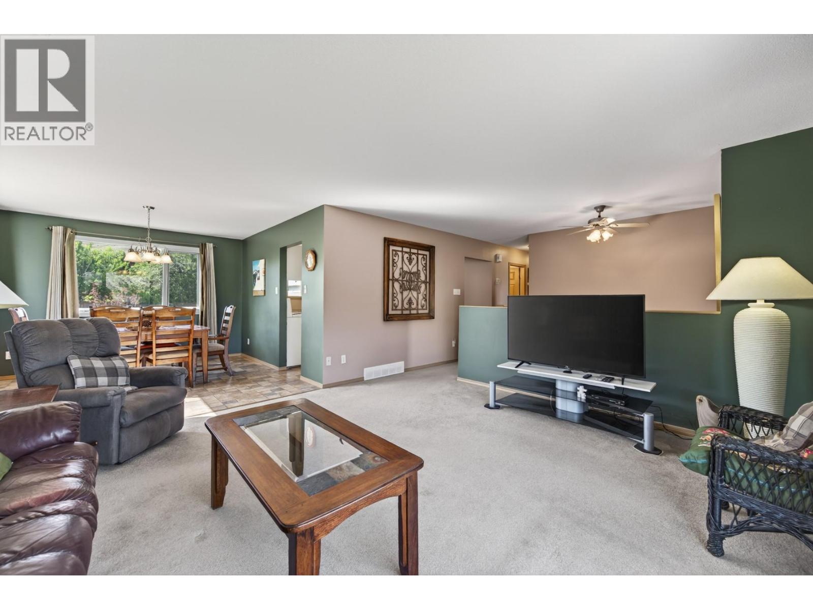 1106 Maclean Crescent, Cache Creek, BC - Indoor Photo Showing Living Room
