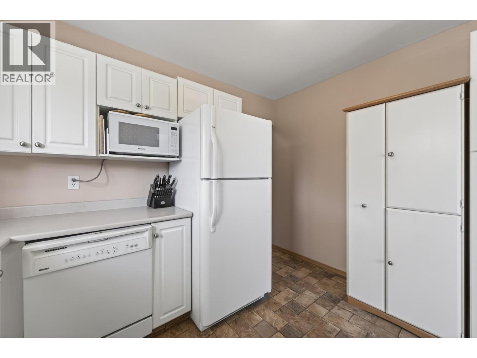 1106 Maclean Crescent, Cache Creek, BC - Indoor Photo Showing Kitchen