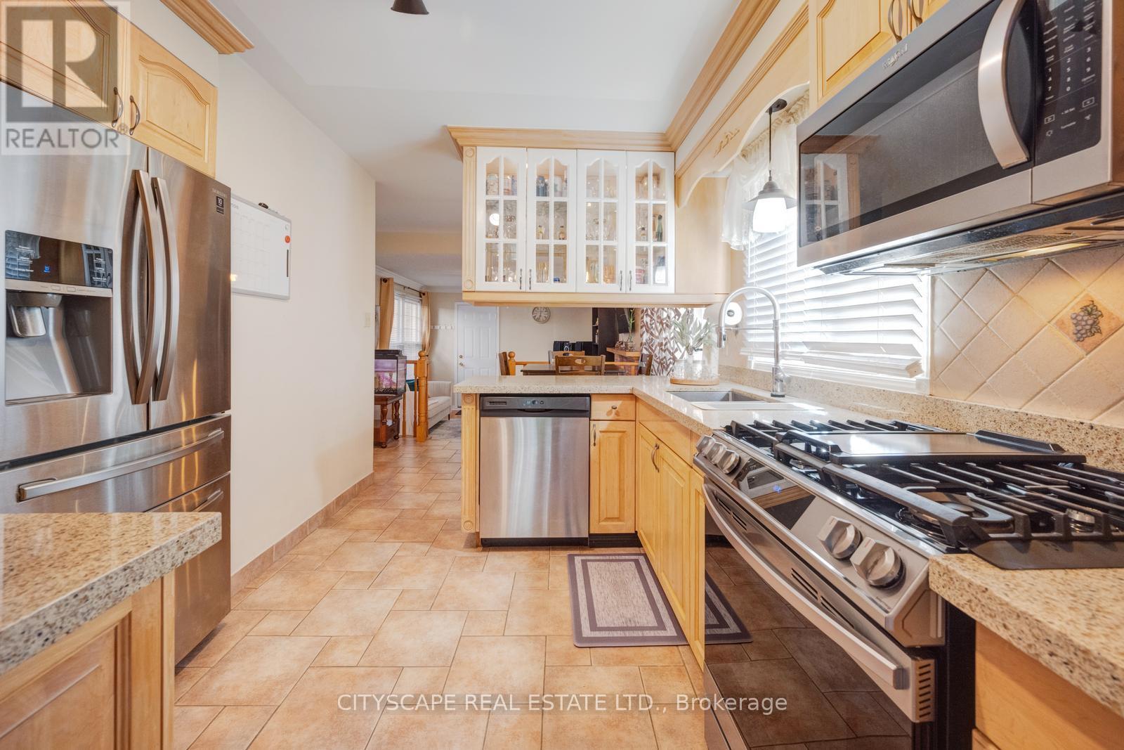 301 Kingsbridge Garden, Mississauga, ON