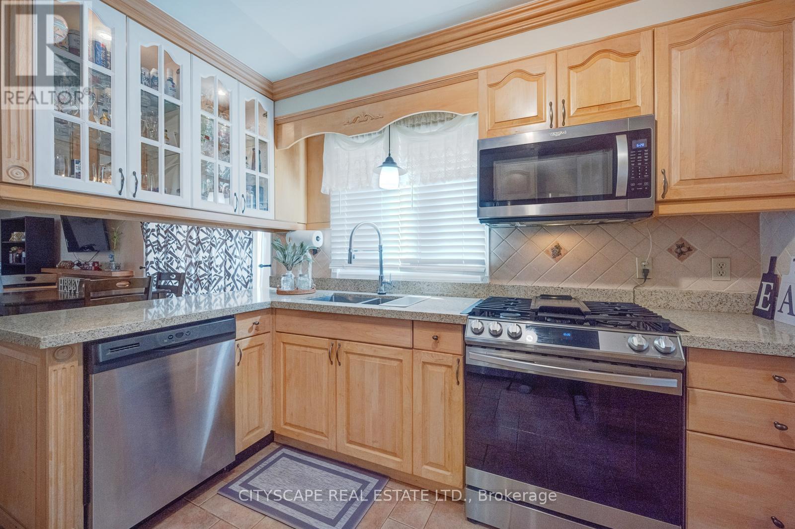 301 Kingsbridge Garden, Mississauga, ON