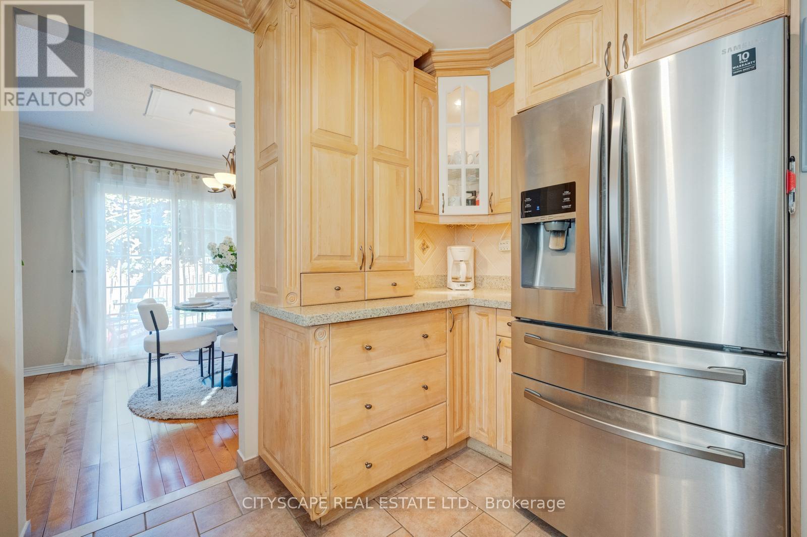 301 Kingsbridge Garden, Mississauga, ON