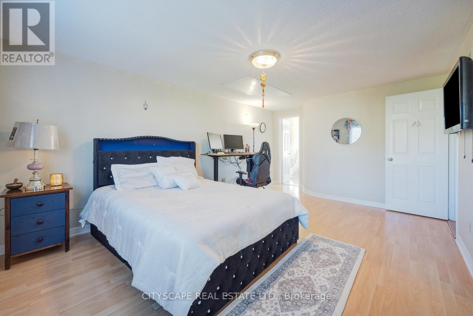301 Kingsbridge Garden, Mississauga, ON