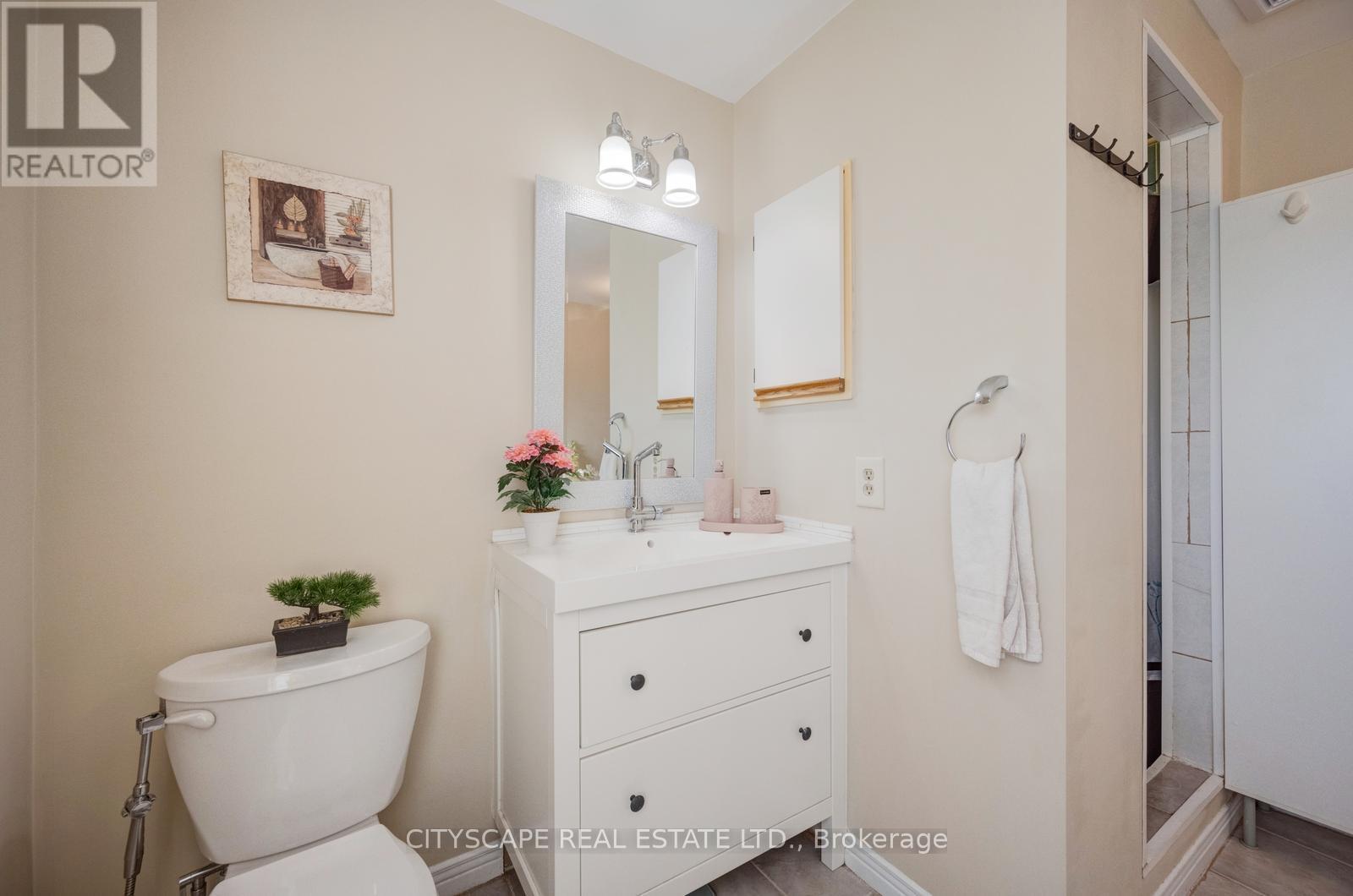 301 Kingsbridge Garden, Mississauga, ON