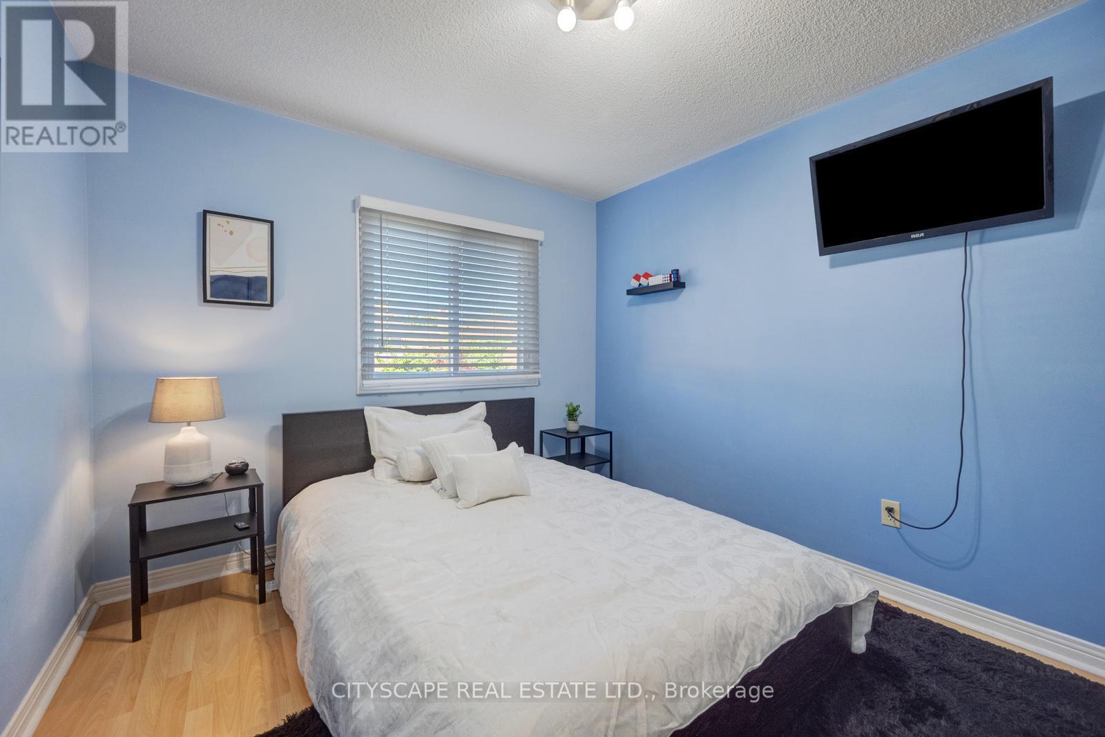 301 Kingsbridge Garden, Mississauga, ON