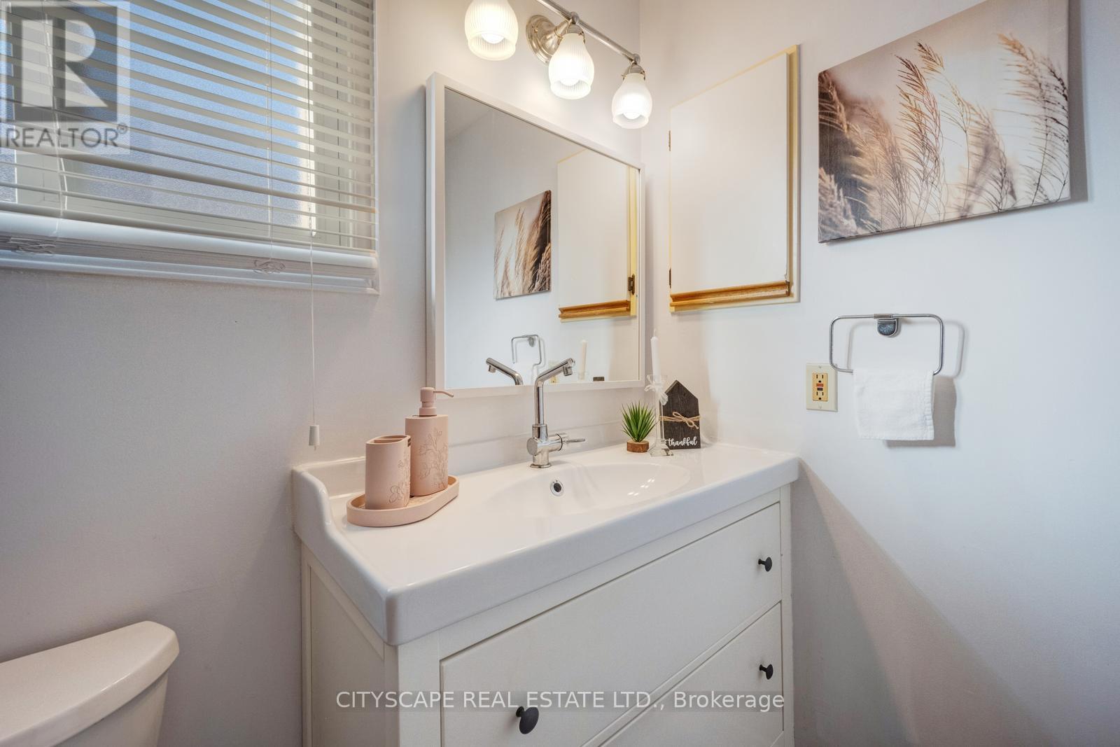 301 Kingsbridge Garden, Mississauga, ON