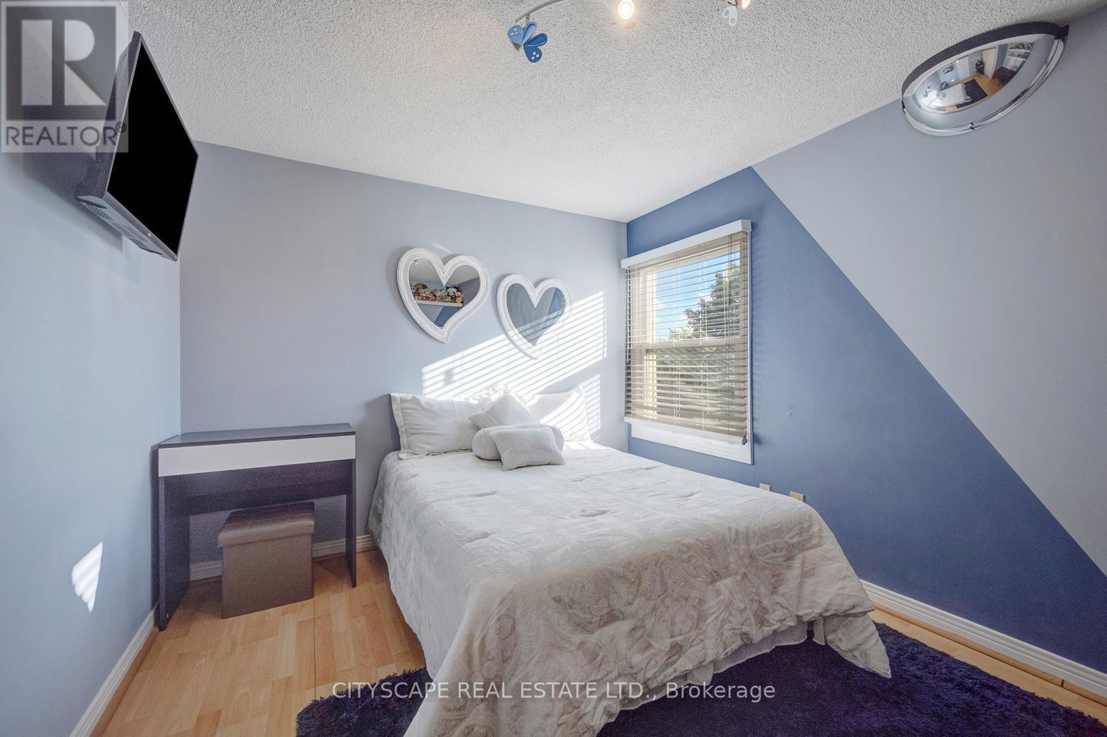 301 Kingsbridge Garden, Mississauga, ON