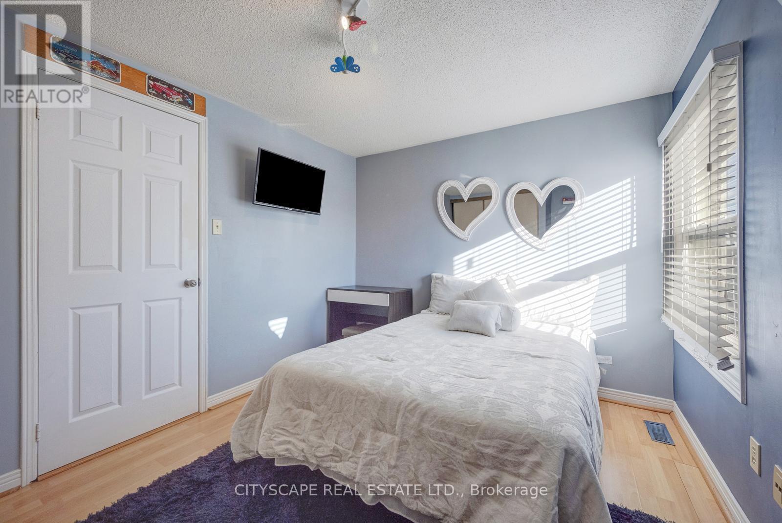 301 Kingsbridge Garden, Mississauga, ON