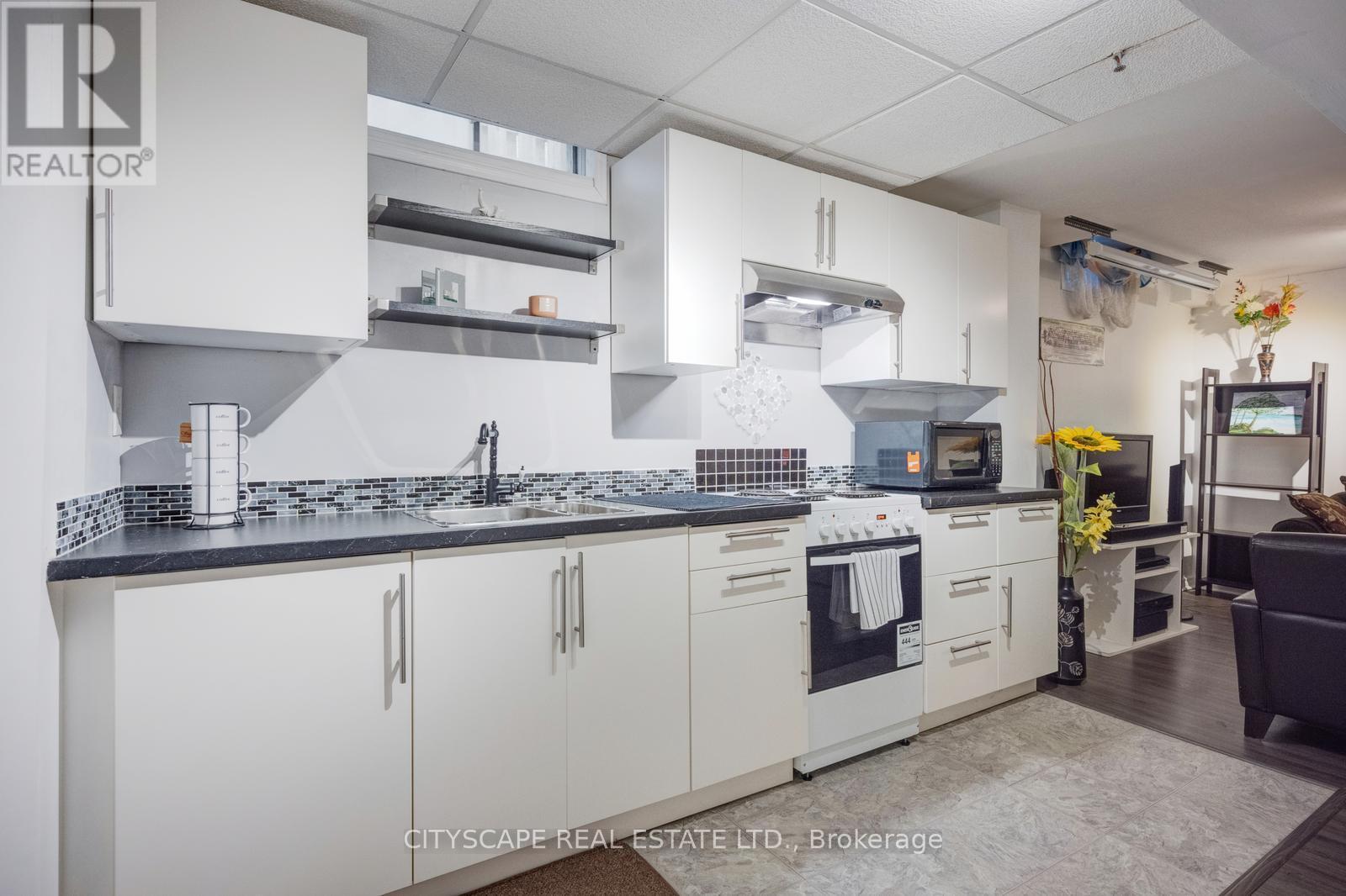 301 Kingsbridge Garden, Mississauga, ON