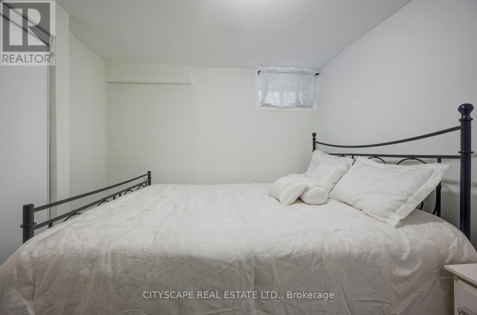 301 Kingsbridge Garden, Mississauga, ON