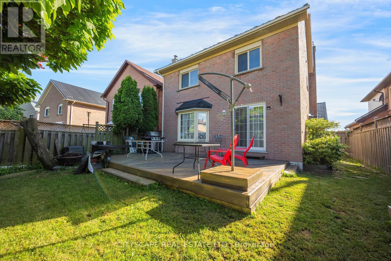 301 Kingsbridge Garden, Mississauga, ON