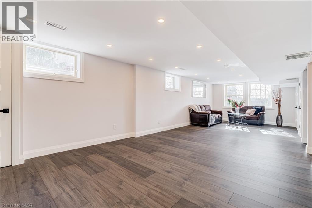 1320 Monmouth Drive, Burlington, ON